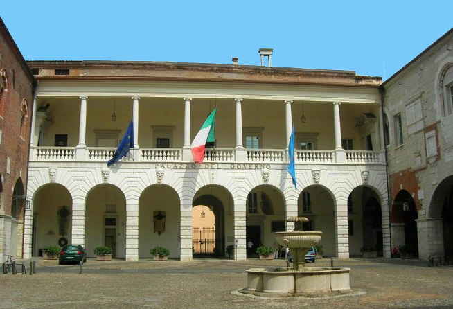palazzo_del_broletto_brescia_italy_brescia